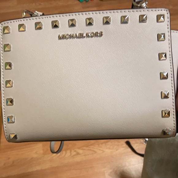 Michael Kors Selma Leather Stud crossbody - Picture 7 of 7